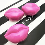 Lot de pots pour DIY cosmétiques maison en forme de lèvres.