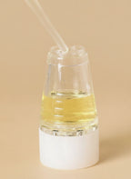 Applicateur d’huile capillaire pour cuir chevelu avec effet massant.